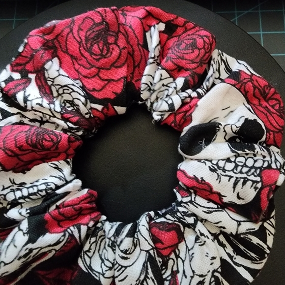 NWT!! Skull and Roses Hair Accessories Scrunchie!!💖☠️🖤 - Picture 2 of 5